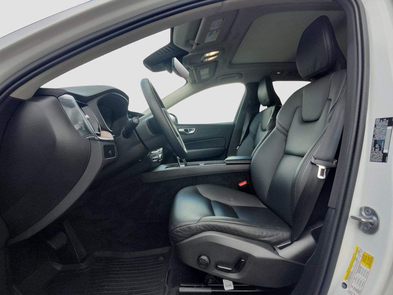 2024 Volvo XC60 B5 AWD Plus Dark Theme !!! NO ACCIDENTS !!! 360 CA Photo