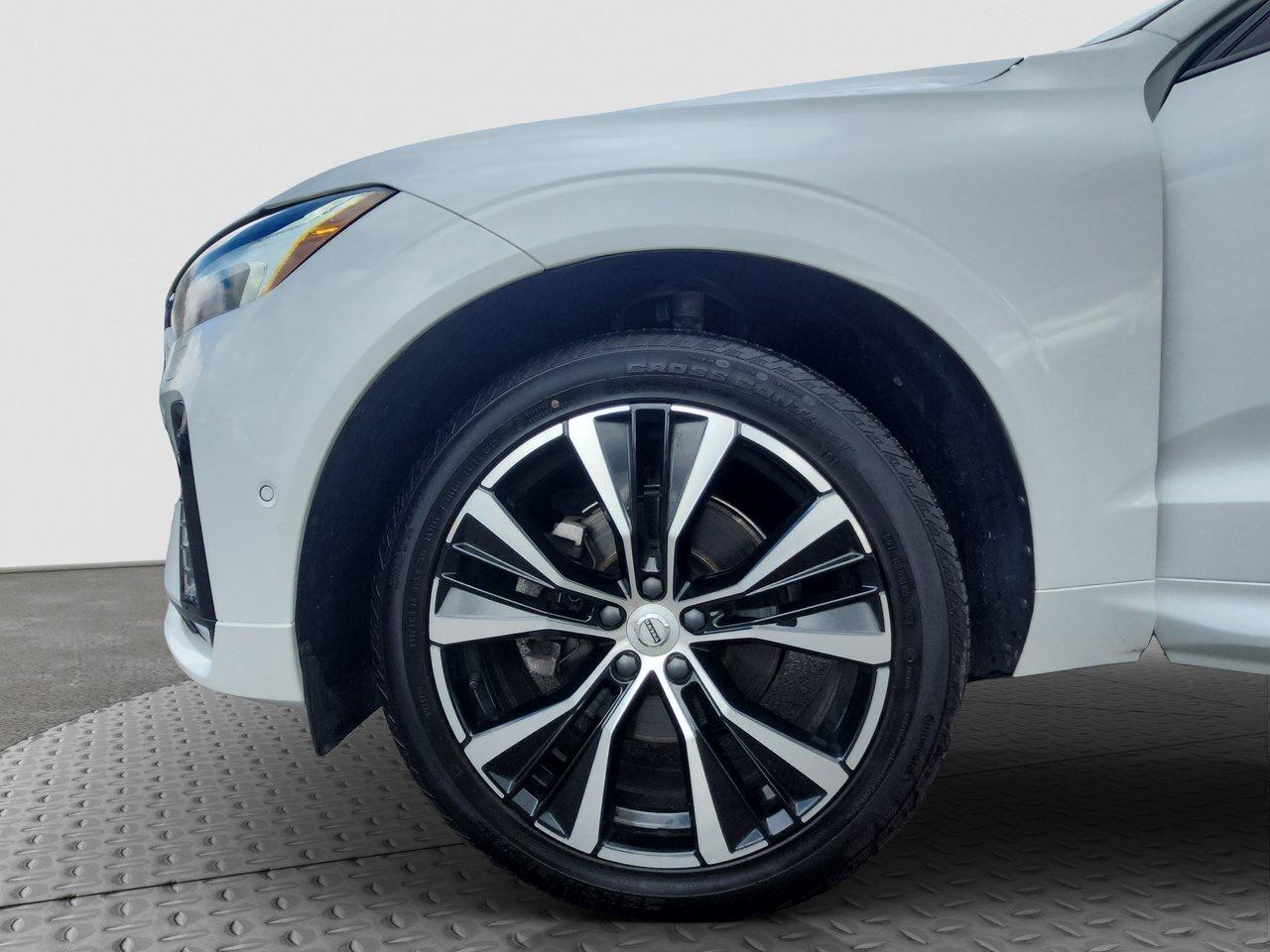 2024 Volvo XC60 B5 AWD Plus Dark Theme !!! NO ACCIDENTS !!! 360 CA Photo
