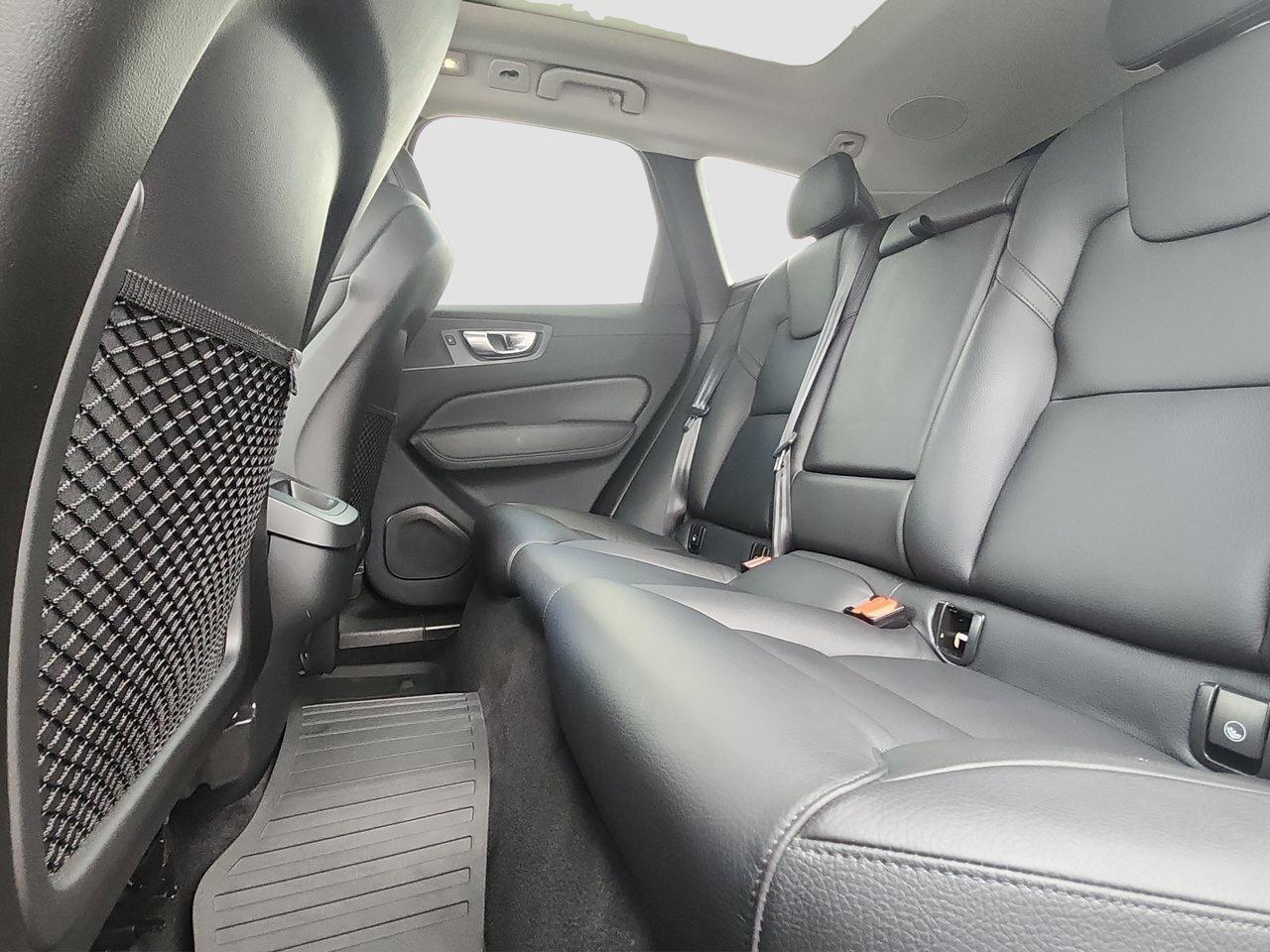 2024 Volvo XC60 B5 AWD Plus Dark Theme !!! NO ACCIDENTS !!! 360 CA Photo