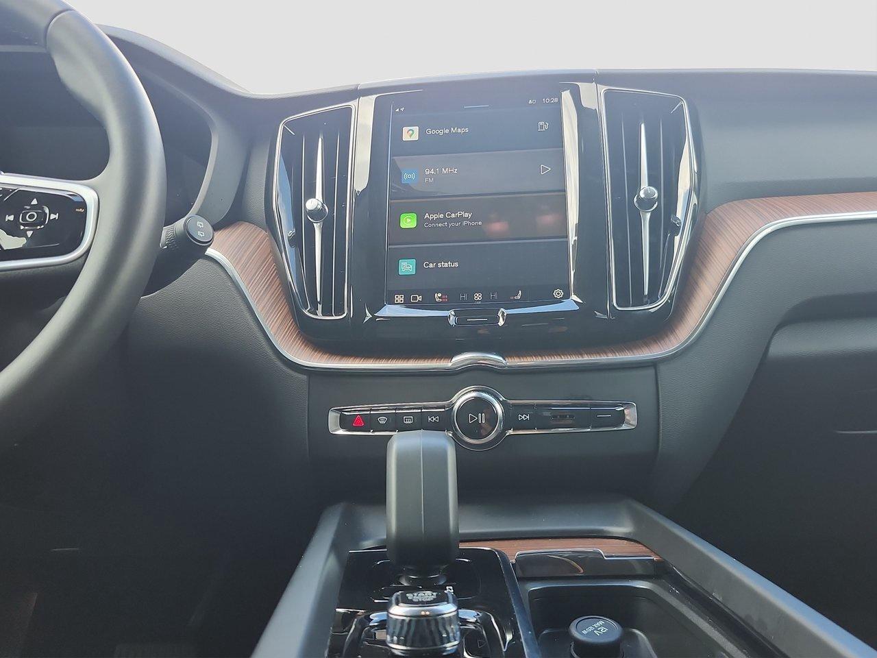 2024 Volvo XC60 B5 AWD Plus Dark Theme !!! NO ACCIDENTS !!! 360 CA Photo