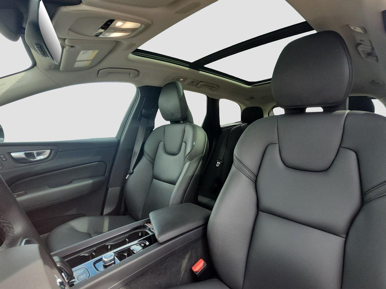 2024 Volvo XC60 B5 AWD Plus Dark Theme !!! NO ACCIDENTS !!! 360 CA Photo