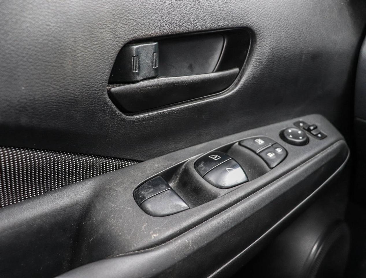 2019 Nissan Kicks S Photo