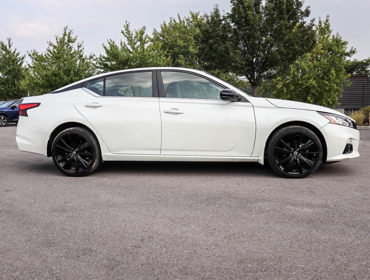 2022 Nissan Altima SR Midnight Edition 2.5L 4 CYL !!! NO ACCIDENTS !! Photo3