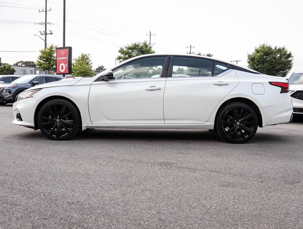 2022 Nissan Altima SR Midnight Edition 2.5L 4 CYL !!! NO ACCIDENTS !! Photo