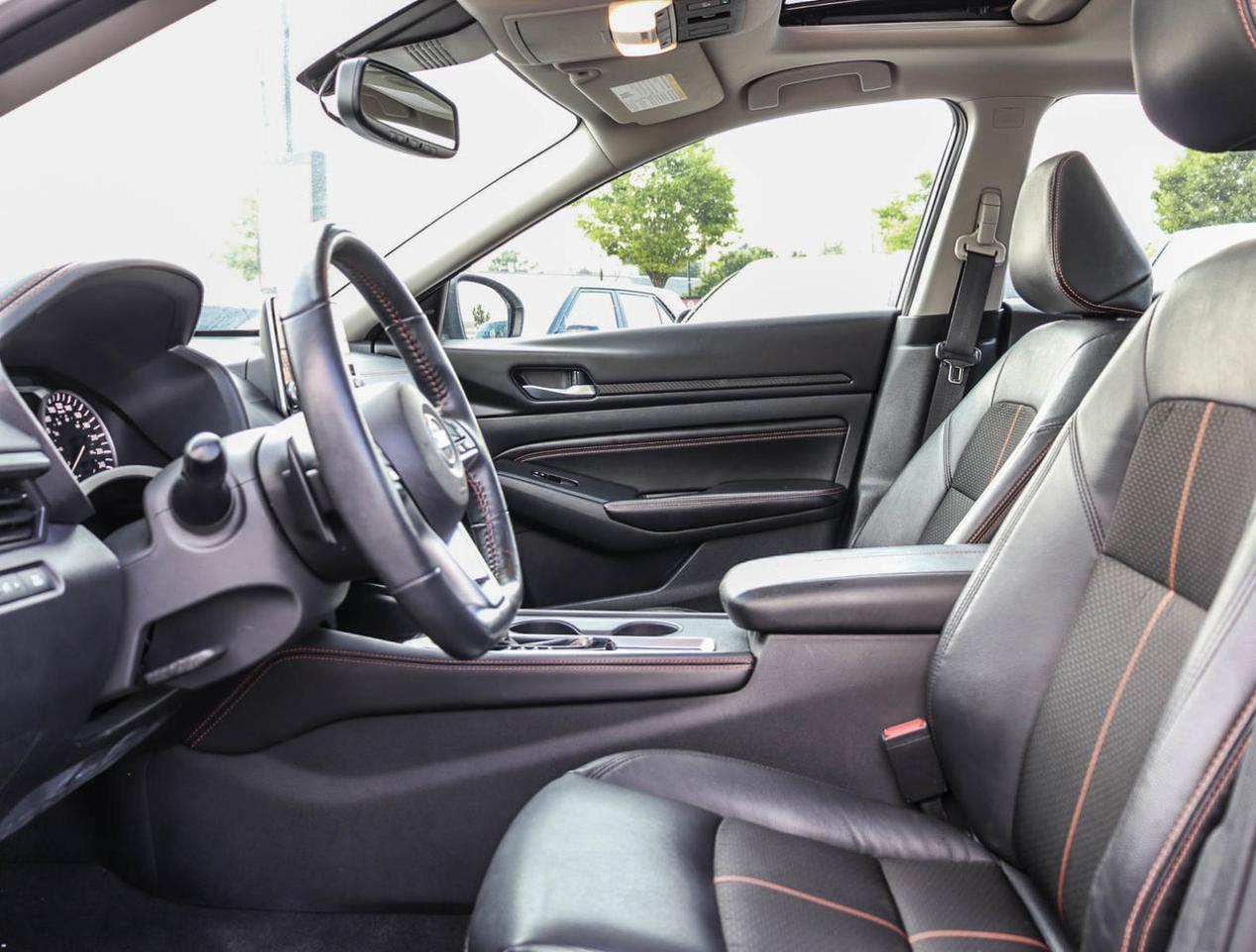 2022 Nissan Altima SR Midnight Edition 2.5L 4 CYL !!! NO ACCIDENTS !! Photo