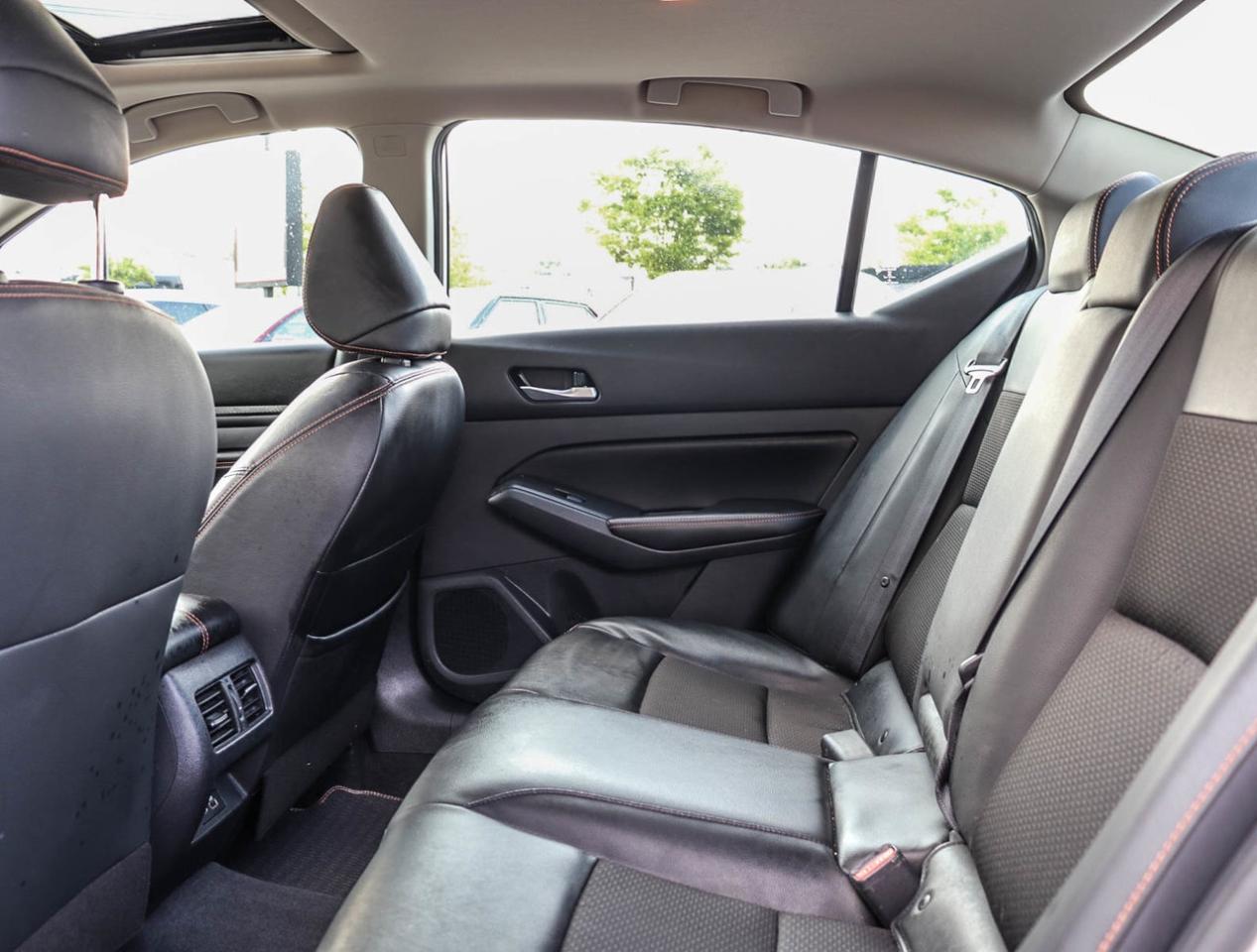 2022 Nissan Altima SR Midnight Edition 2.5L 4 CYL !!! NO ACCIDENTS !! Photo