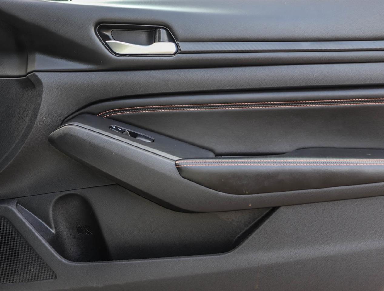 2022 Nissan Altima SR Midnight Edition 2.5L 4 CYL !!! NO ACCIDENTS !! Photo