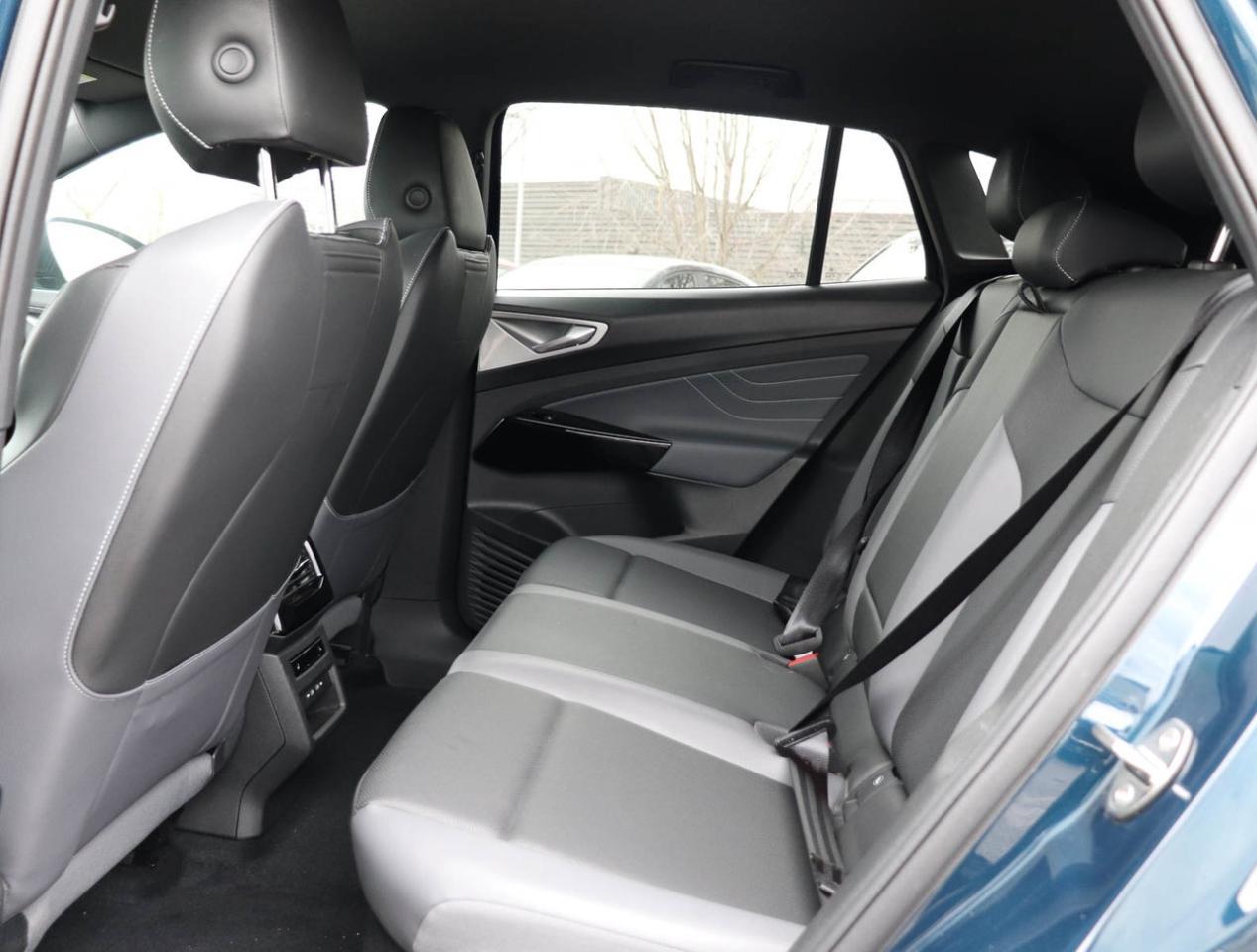 2023 Volkswagen ID.4 Pro Photo