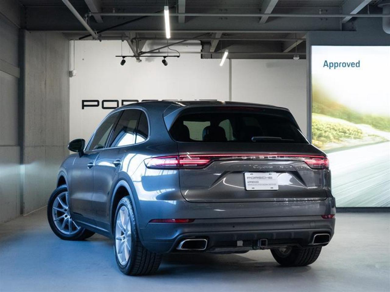 2022 Porsche Cayenne  Photo3