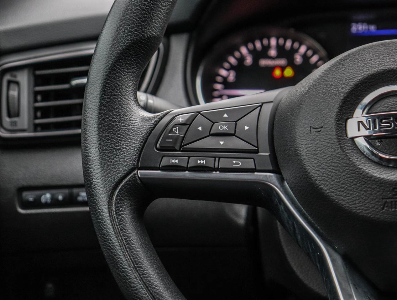 2019 Nissan Qashqai S FWD !!! NO ACCIDENTS !!! 17 ALLOYS   HEATED SEAT Photo