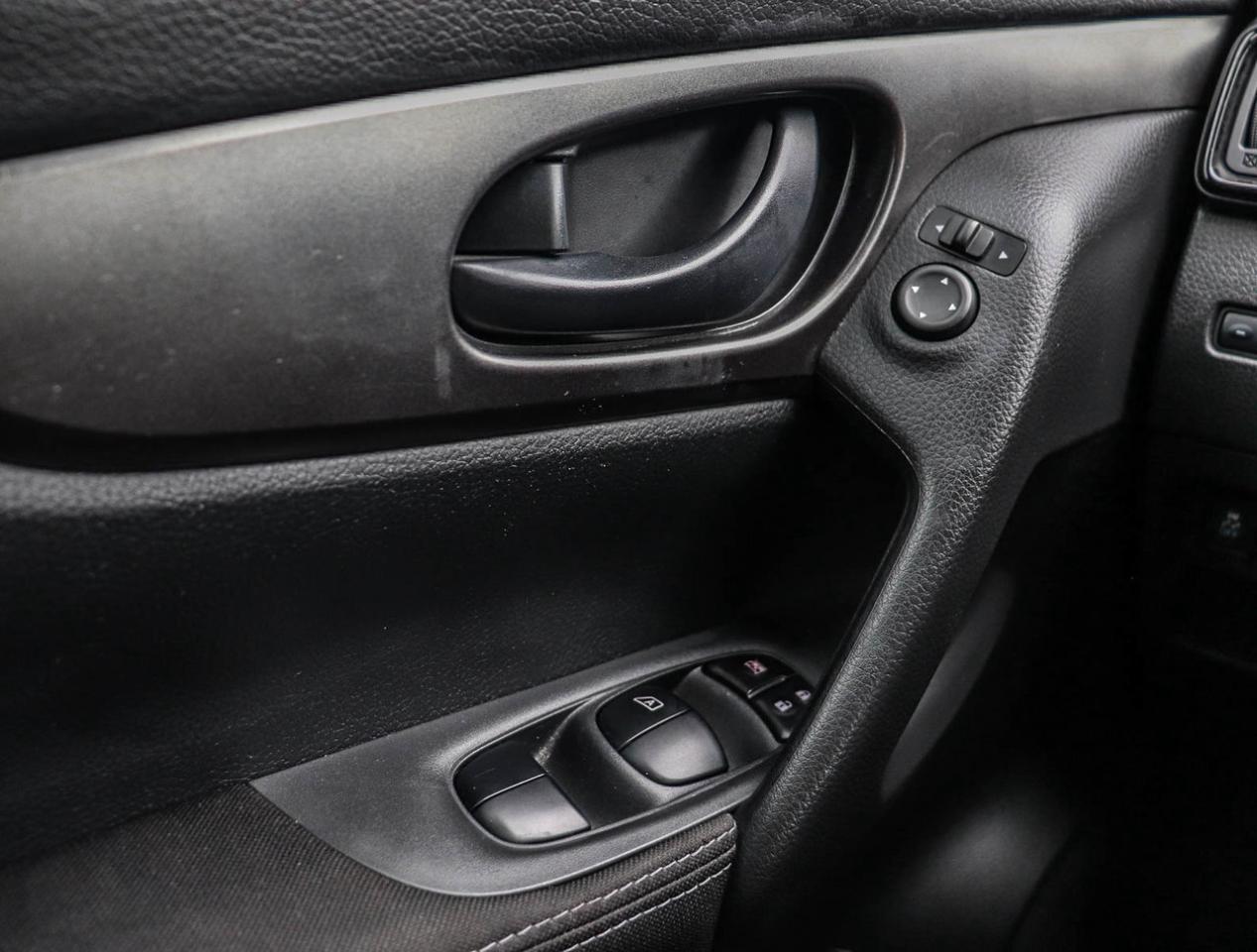 2019 Nissan Qashqai S FWD !!! NO ACCIDENTS !!! 17 ALLOYS   HEATED SEAT Photo