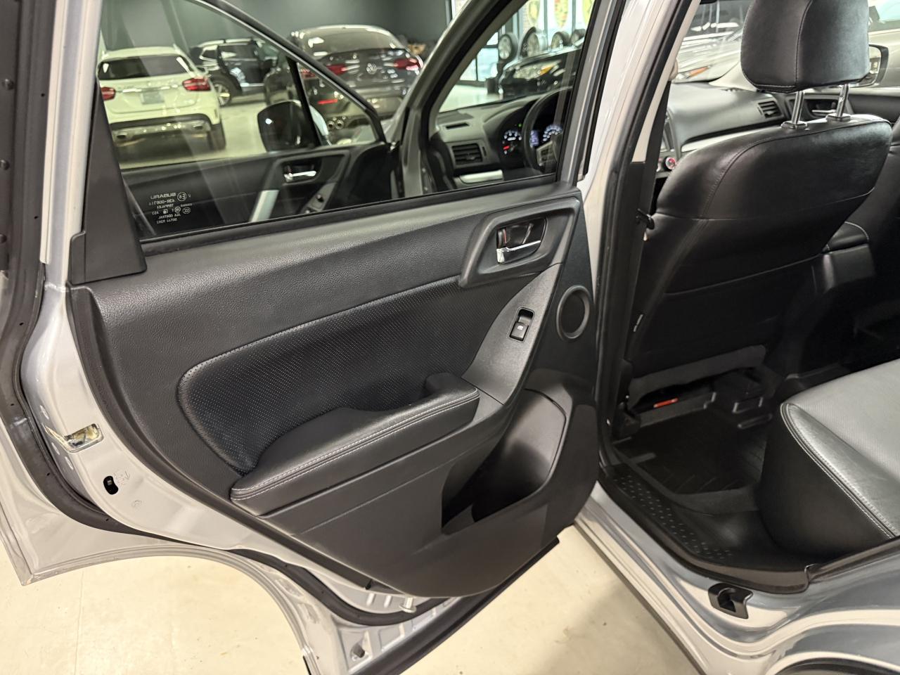 2015 Subaru Forester 5dr Wgn CVT 2.5i Limited Pkg VERY CLEAN Photo