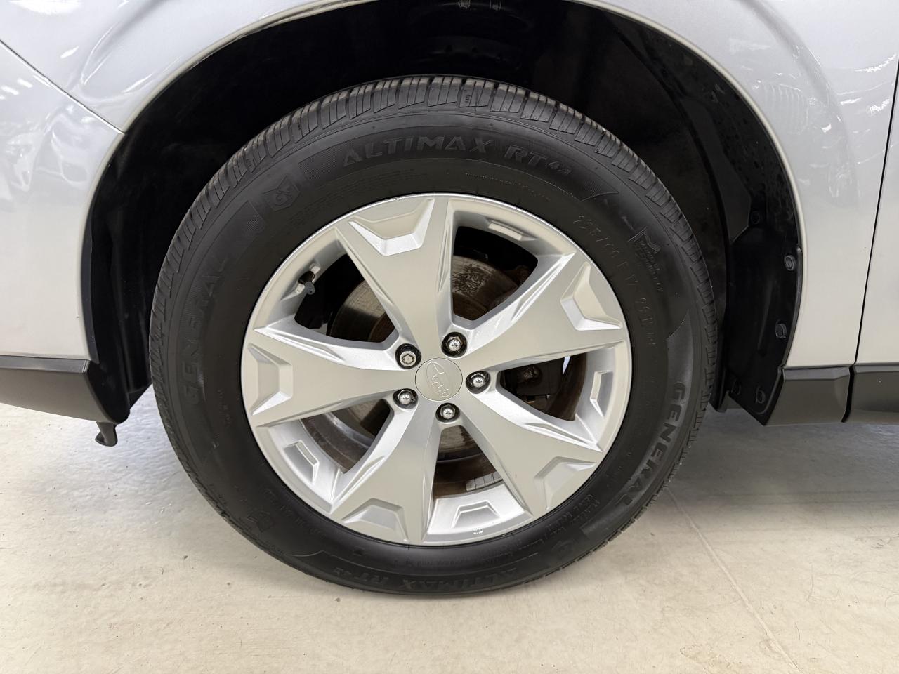 2015 Subaru Forester 5dr Wgn CVT 2.5i Limited Pkg VERY CLEAN Photo