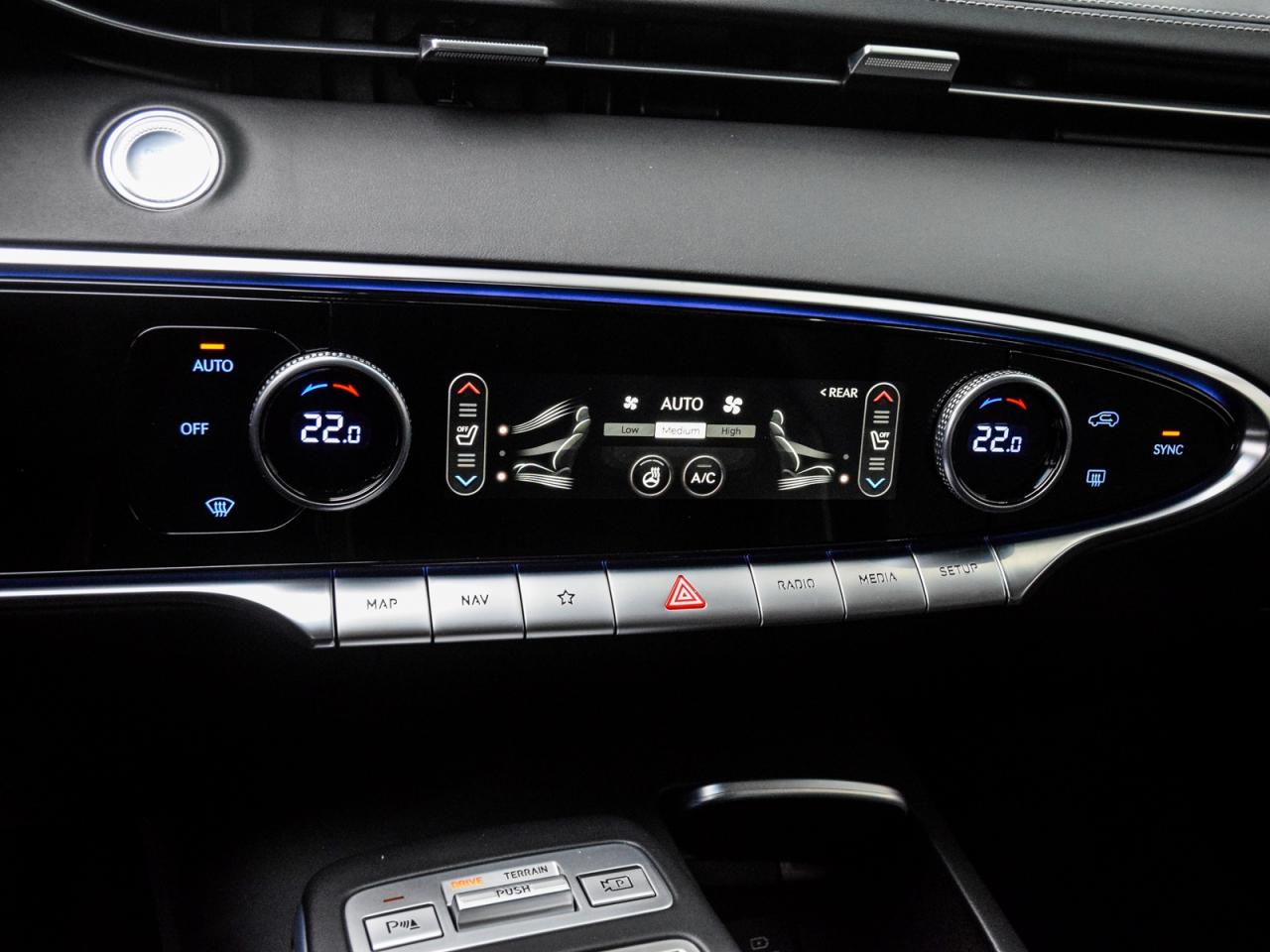 2023 Genesis GV70 2.5T Advanced AWD *1Owner/No Accident Records* Photo