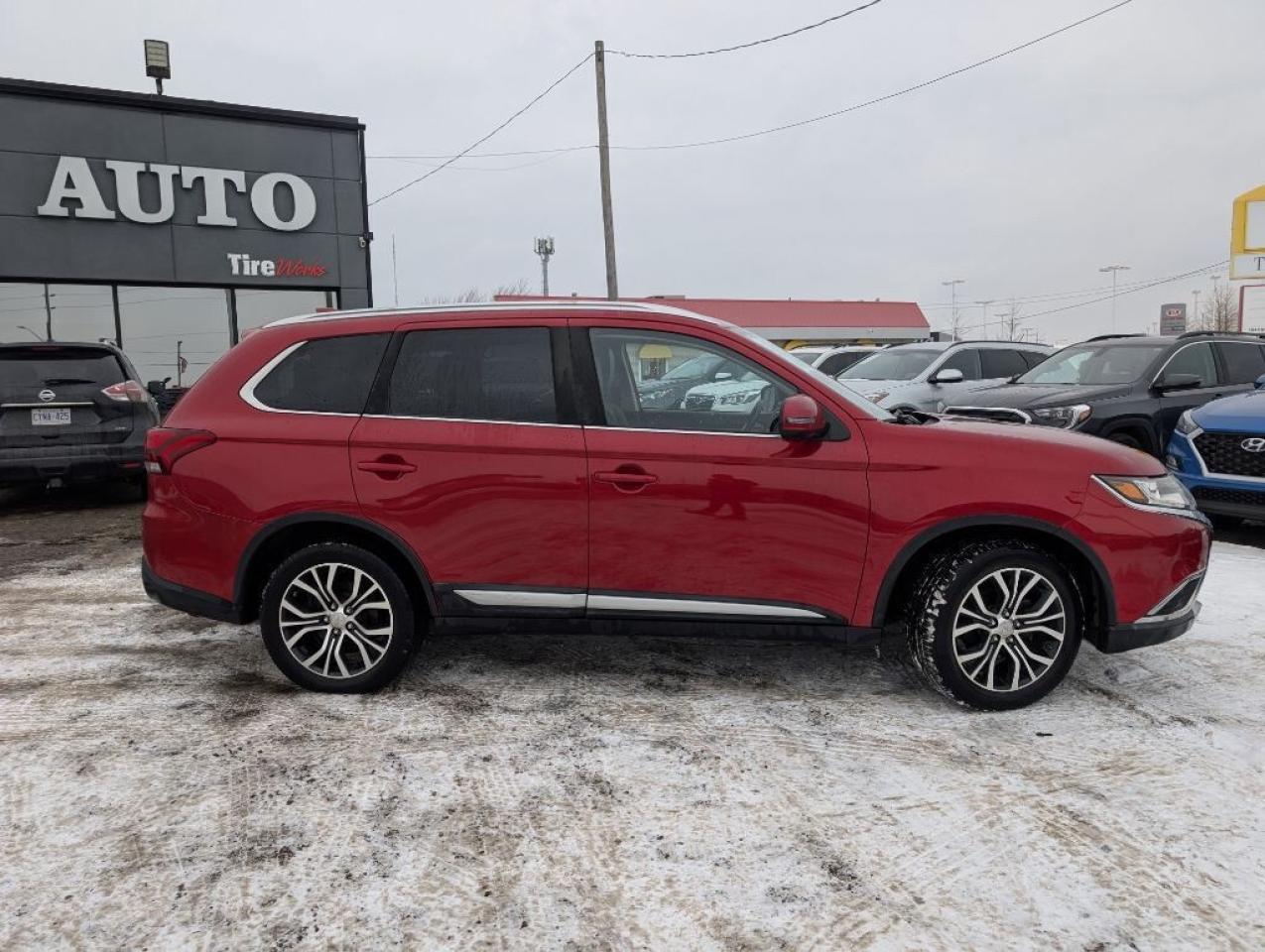 2017 Mitsubishi Outlander ES AWD   LEATHER   SUNROOF   CAMERA Photo