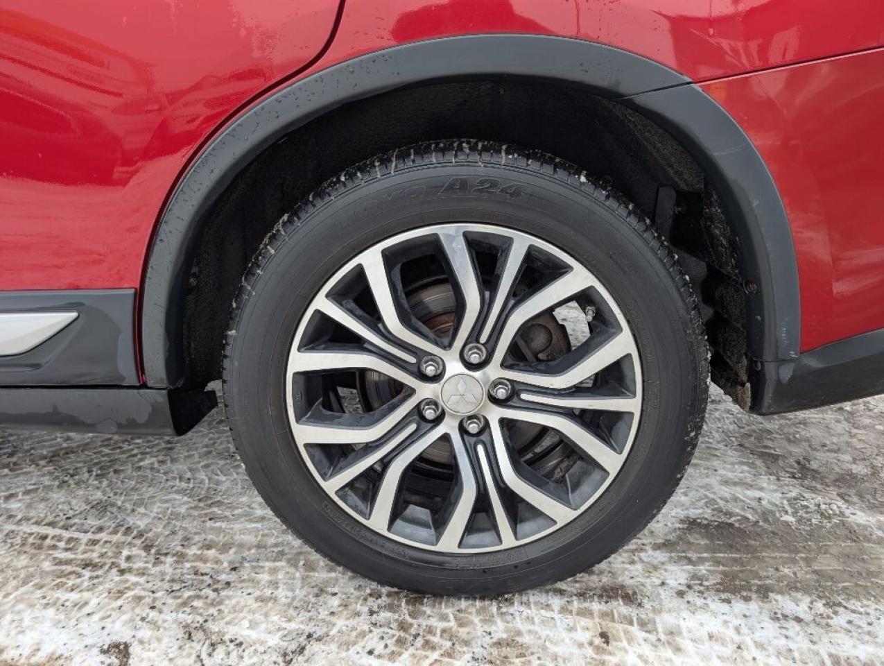 2017 Mitsubishi Outlander ES AWD   LEATHER   SUNROOF   CAMERA Photo