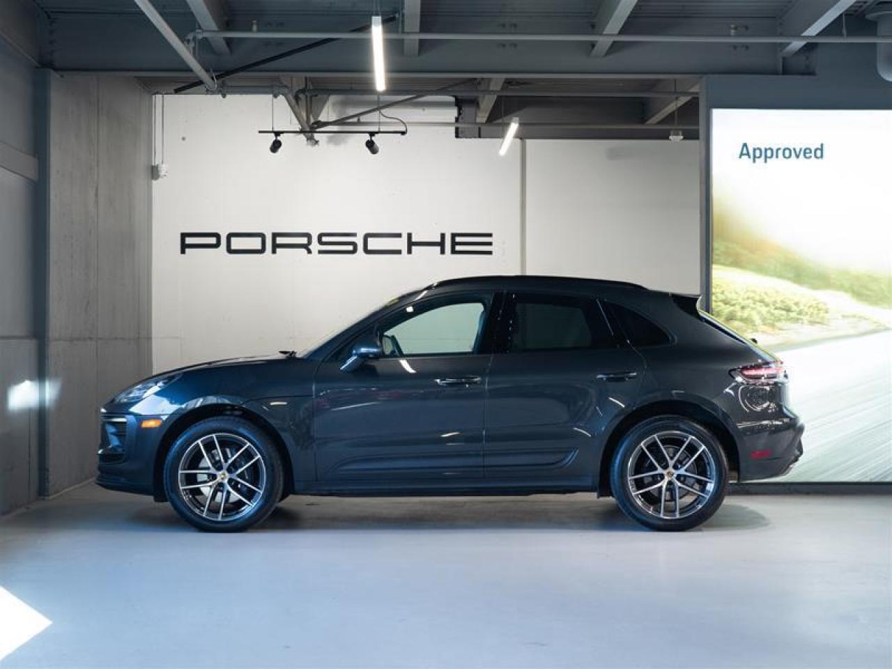 2025 Porsche Macan AWD Photo