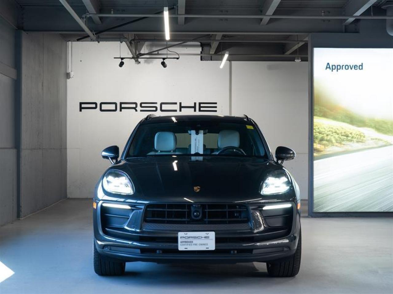 2025 Porsche Macan AWD Photo