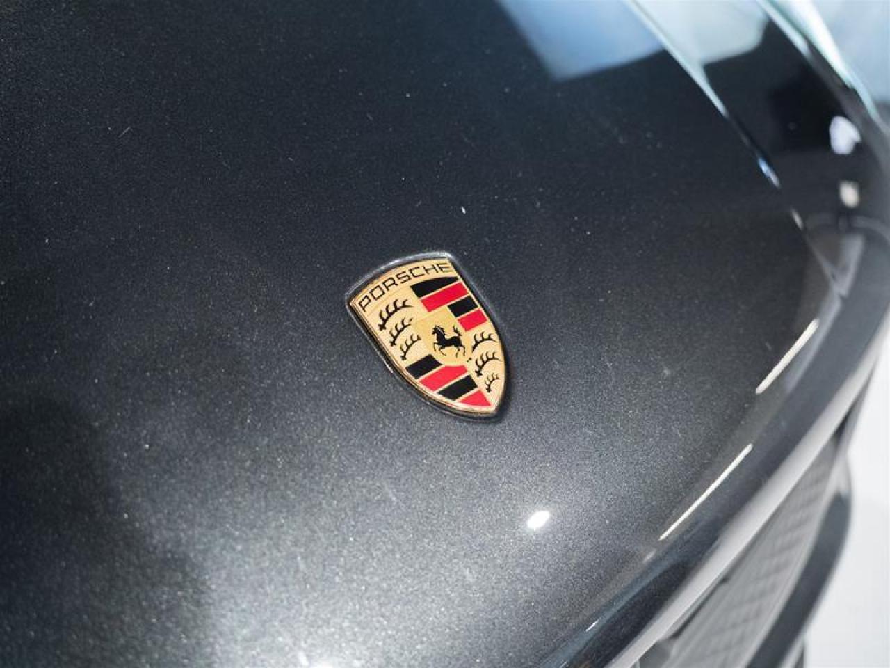 2025 Porsche Macan AWD Photo