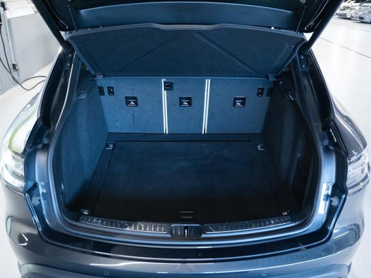 2025 Porsche Macan AWD Photo