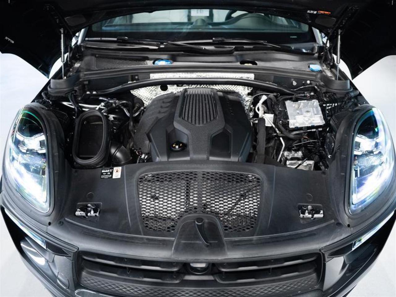 2025 Porsche Macan AWD Photo