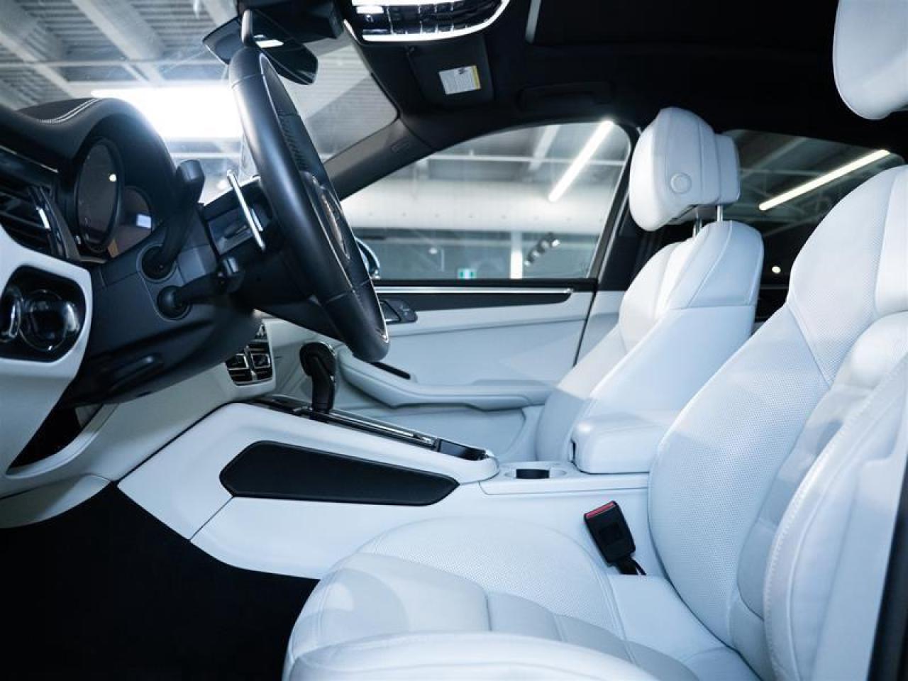 2025 Porsche Macan AWD Photo