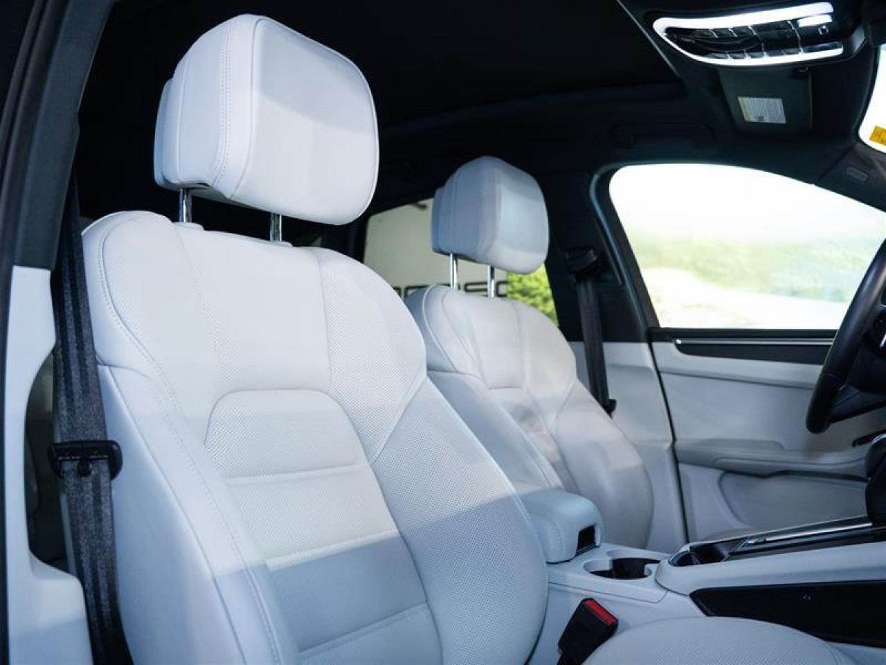 2025 Porsche Macan AWD Photo