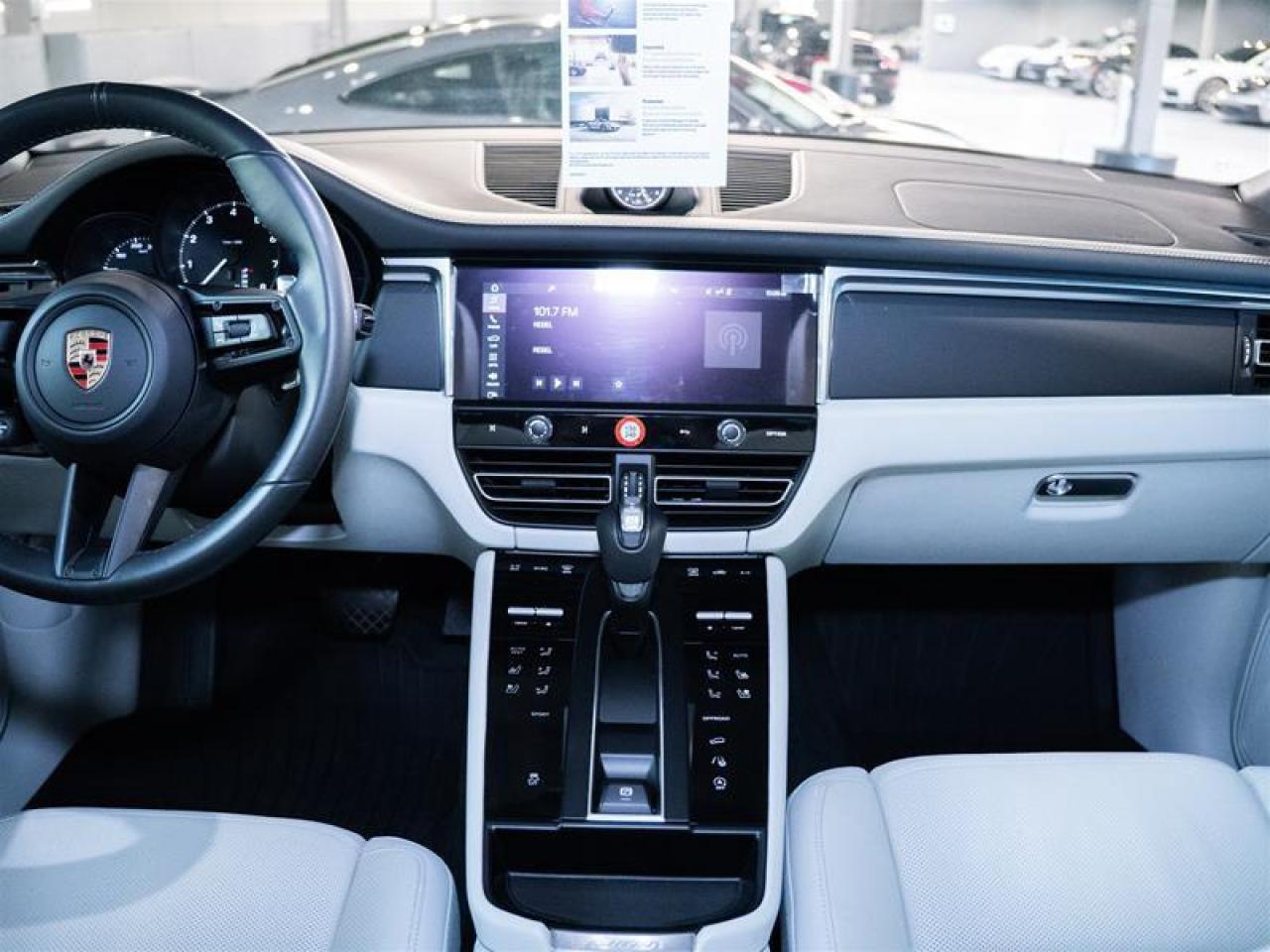 2025 Porsche Macan AWD Photo