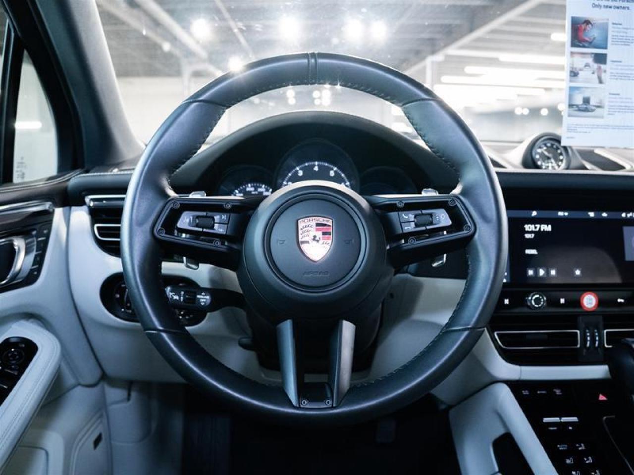 2025 Porsche Macan AWD Photo