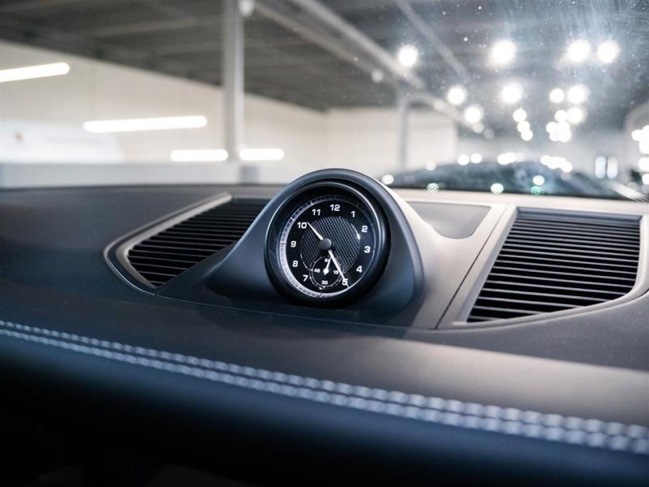 2025 Porsche Macan AWD Photo