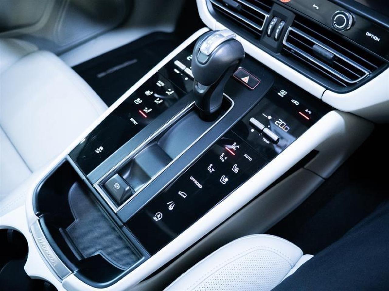 2025 Porsche Macan AWD Photo