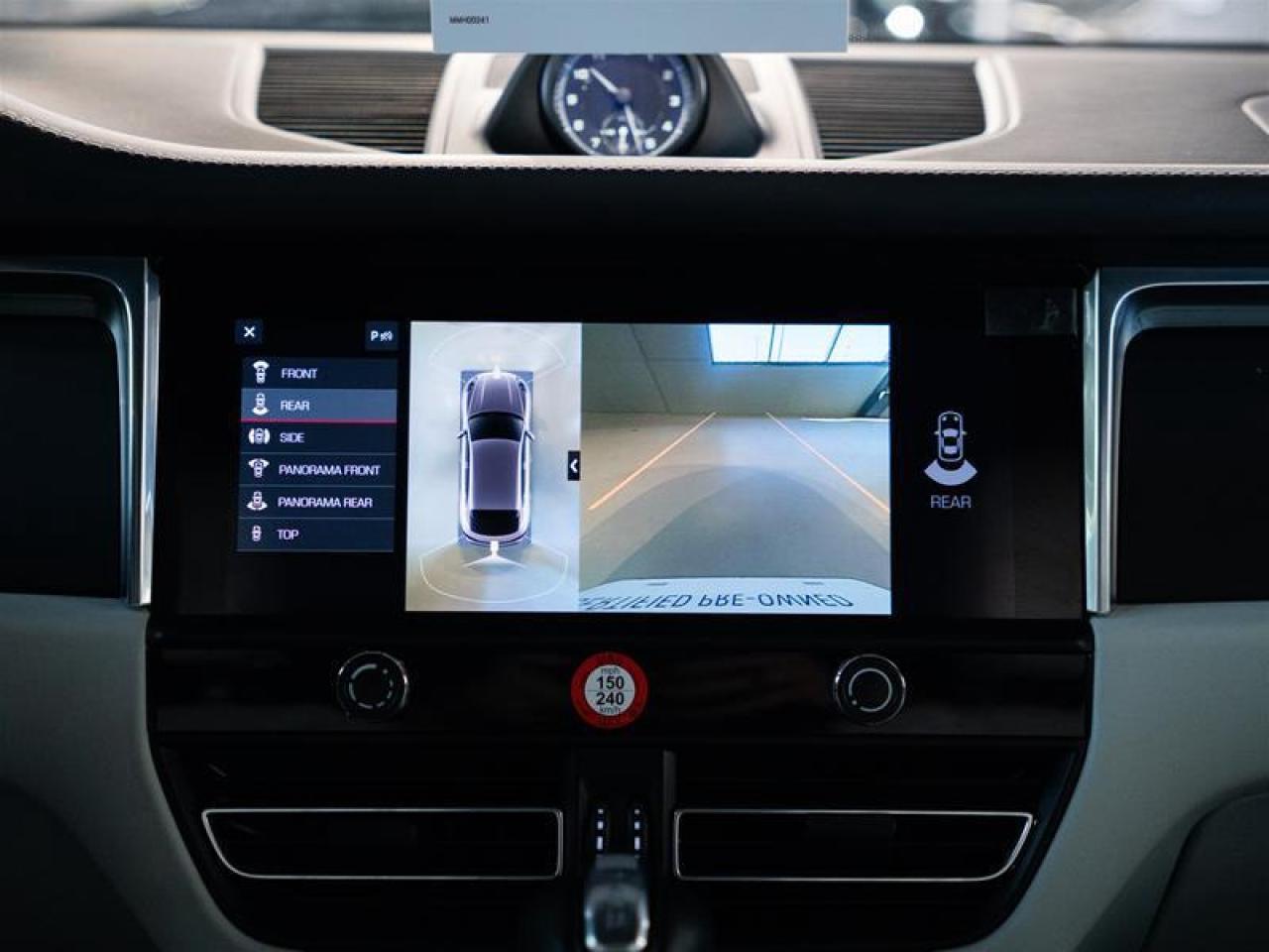 2025 Porsche Macan AWD Photo