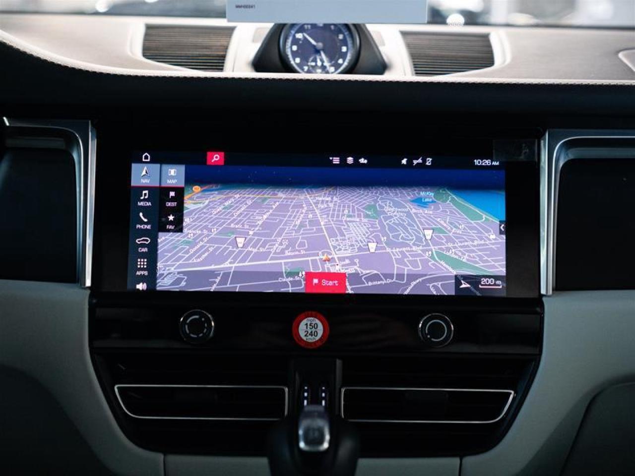 2025 Porsche Macan AWD Photo