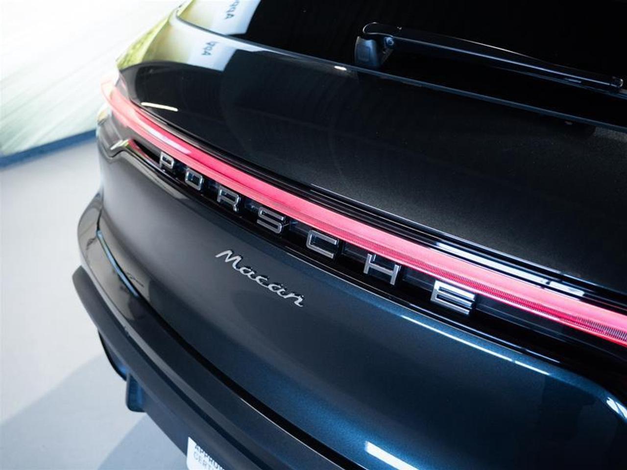 2025 Porsche Macan AWD Photo