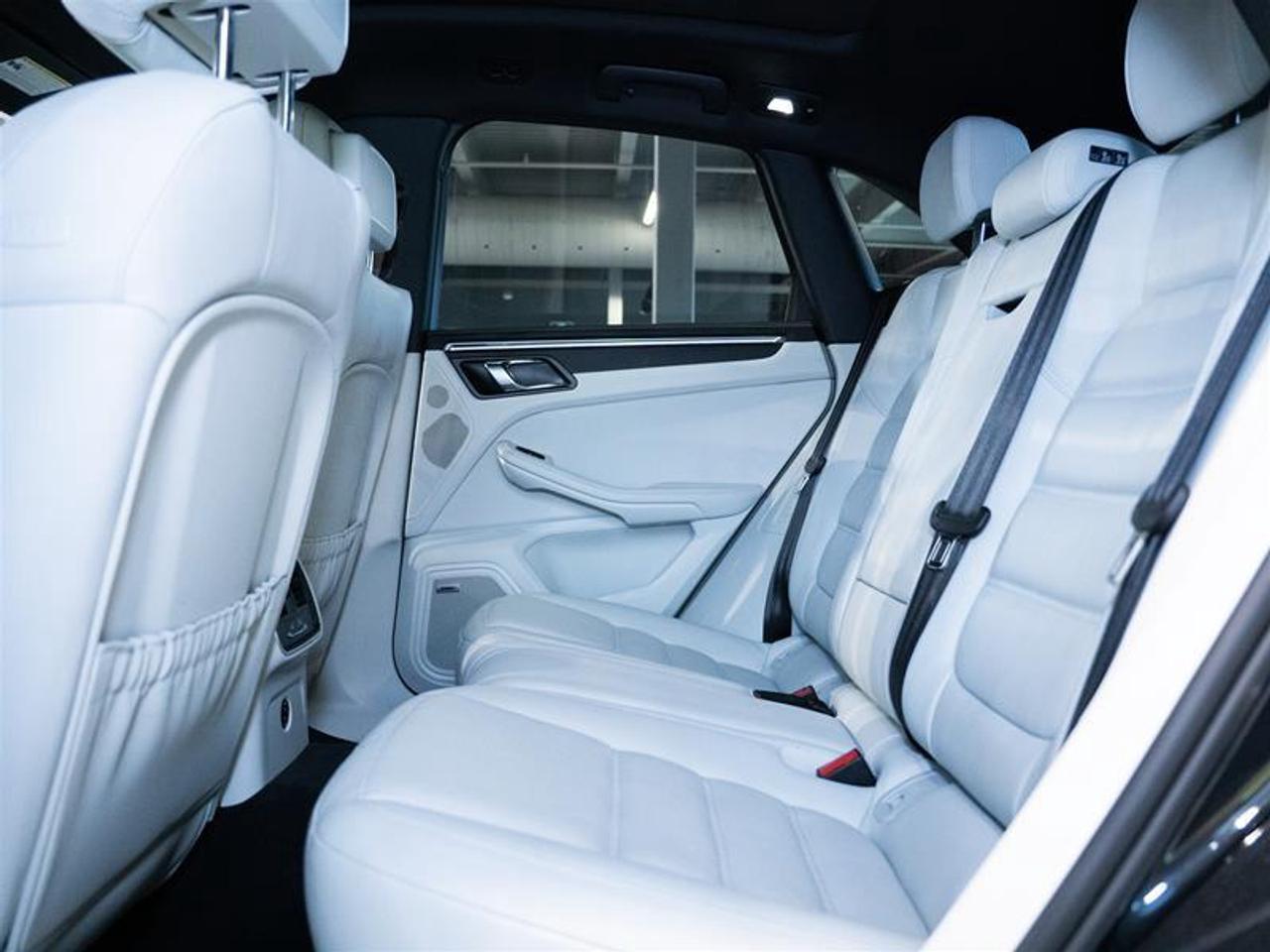 2025 Porsche Macan AWD Photo