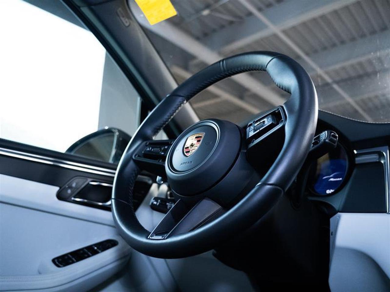 2025 Porsche Macan AWD Photo