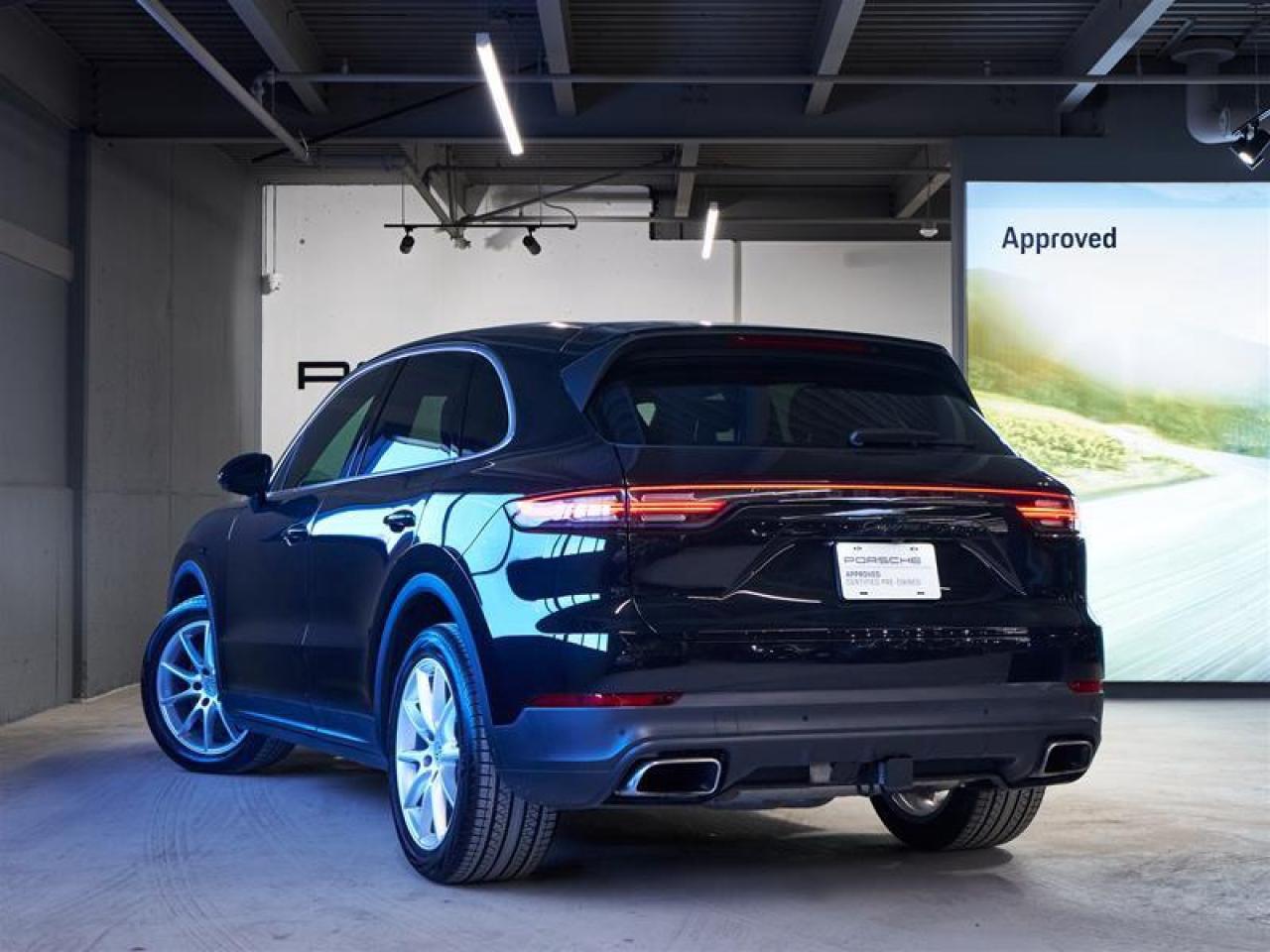 2023 Porsche Cayenne  Photo3