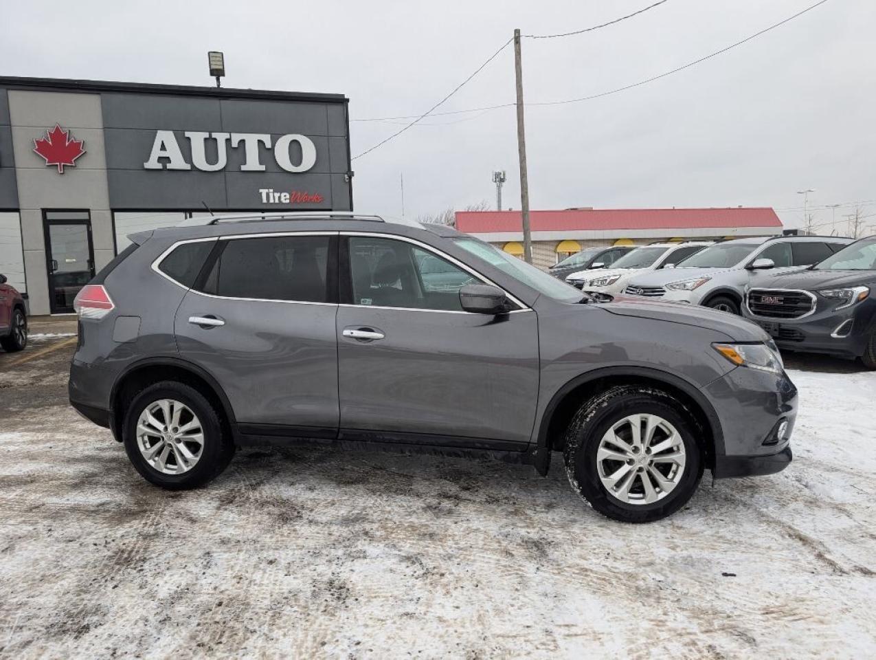 2016 Nissan Rogue SV AWD   PANOROOF   CAMERA   HTD SEATS Photo4