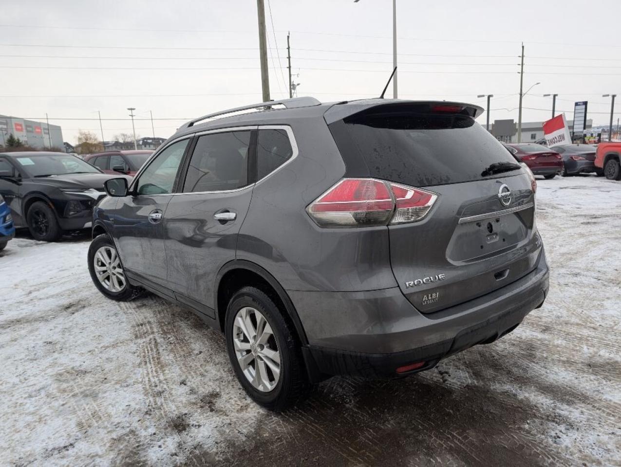 2016 Nissan Rogue SV AWD   PANOROOF   CAMERA   HTD SEATS Photo