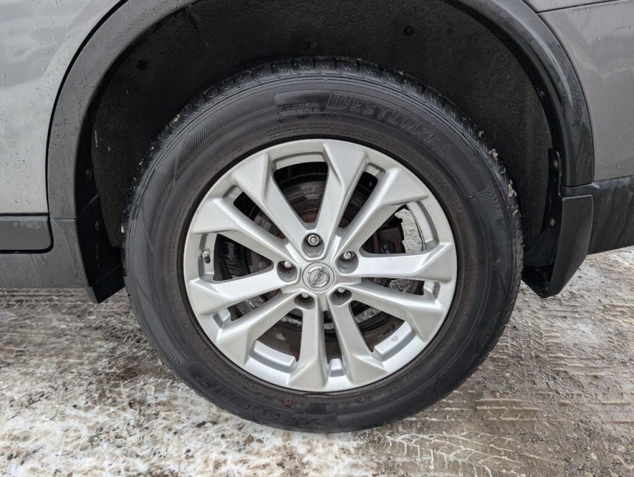 2016 Nissan Rogue SV AWD   PANOROOF   CAMERA   HTD SEATS Photo