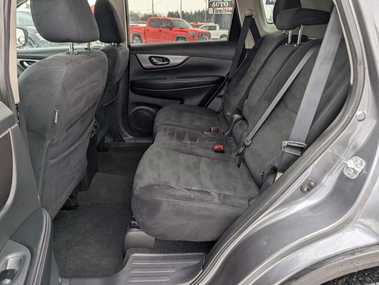 2016 Nissan Rogue SV AWD   PANOROOF   CAMERA   HTD SEATS Photo