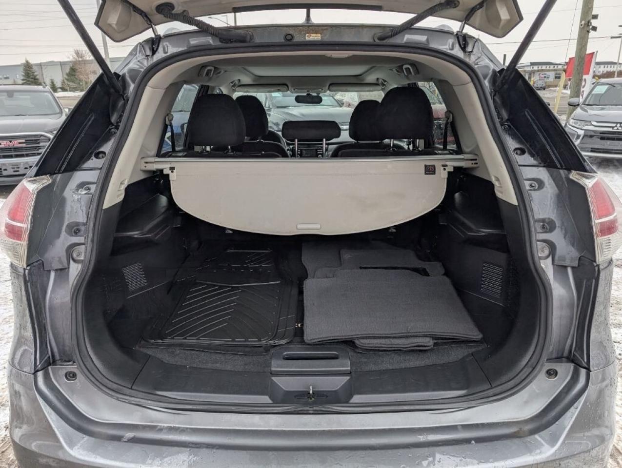 2016 Nissan Rogue SV AWD   PANOROOF   CAMERA   HTD SEATS Photo