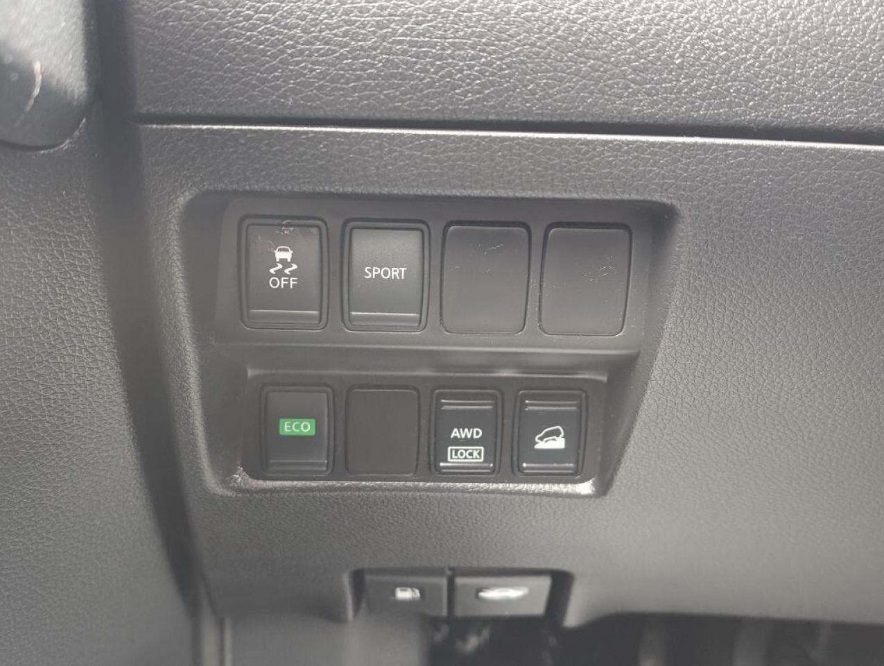 2016 Nissan Rogue SV AWD   PANOROOF   CAMERA   HTD SEATS Photo