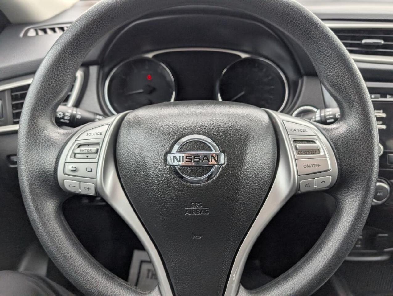 2016 Nissan Rogue SV AWD   PANOROOF   CAMERA   HTD SEATS Photo