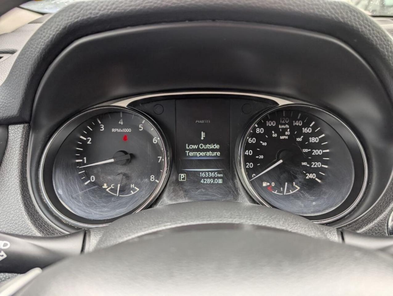 2016 Nissan Rogue SV AWD   PANOROOF   CAMERA   HTD SEATS Photo