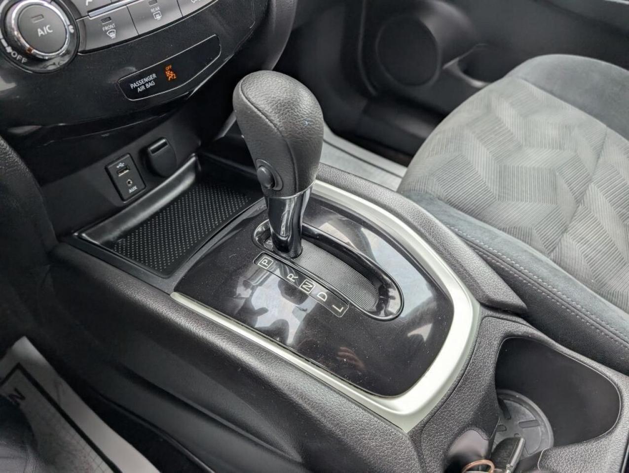 2016 Nissan Rogue SV AWD   PANOROOF   CAMERA   HTD SEATS Photo