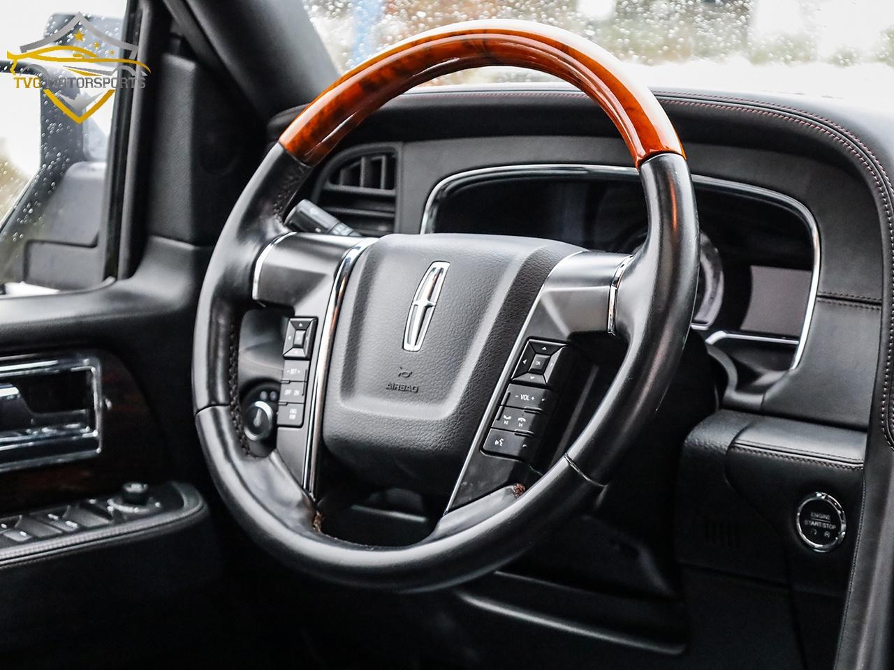 2016 Lincoln Navigator RESERVE 4WD PWR BOARDS - CERTIFIED! Photo