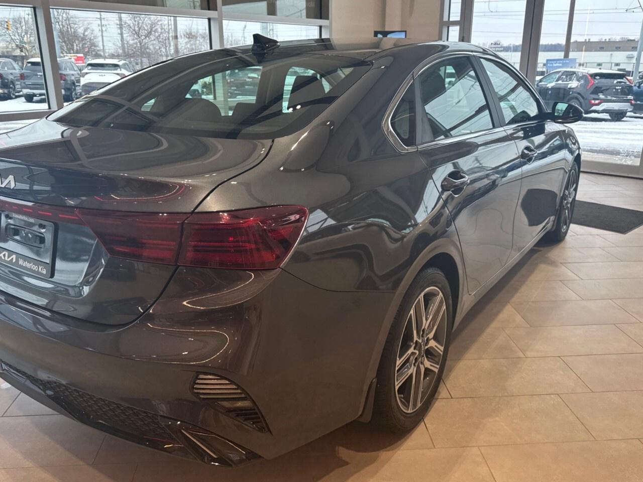 2022 Kia Forte EX+ IVT Photo4