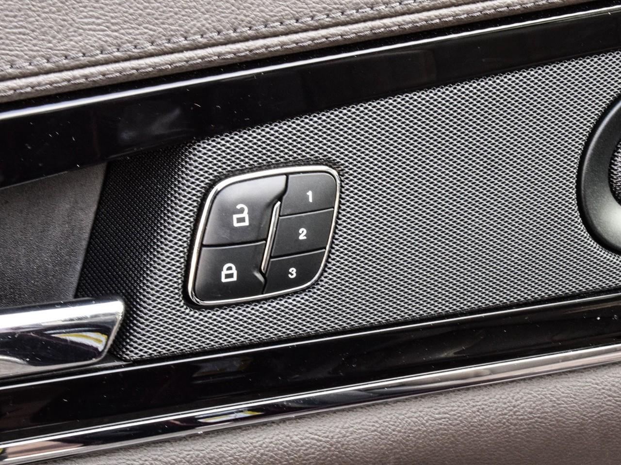 2022 Lincoln Nautilus Reserve 201A Package    Massaging Seats Photo