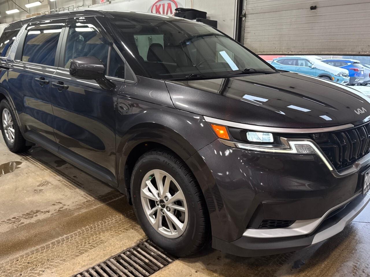 2024 Kia Carnival LX FWD Photo2